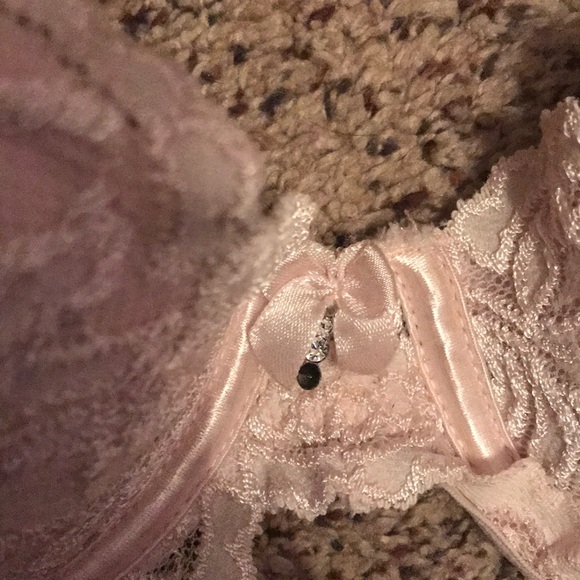 A bra - Picture 2 of 2